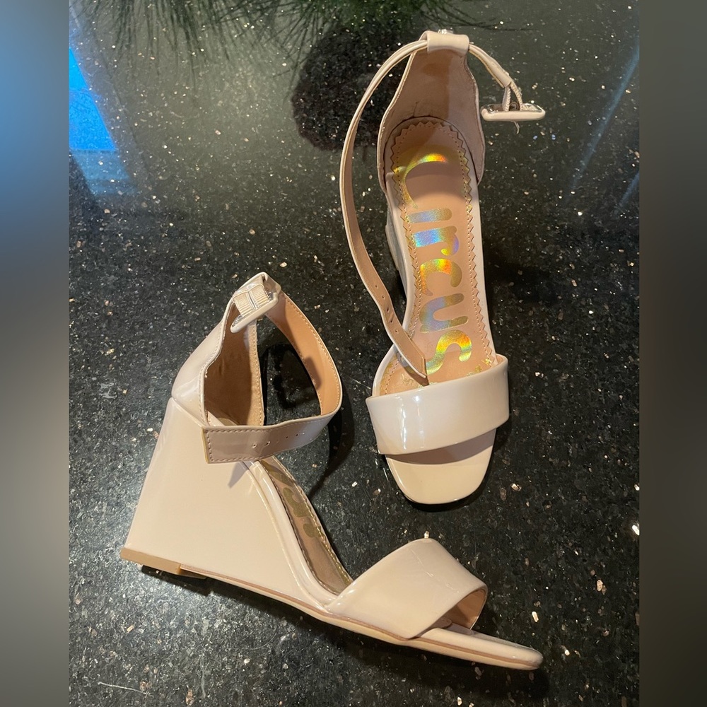 Circus by Sam Edelman Elgin nude patent leather wedge